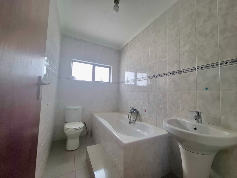 3 Bedroom Property for Sale in Cambridge Eastern Cape